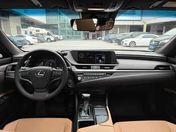 Lexus ES 2021