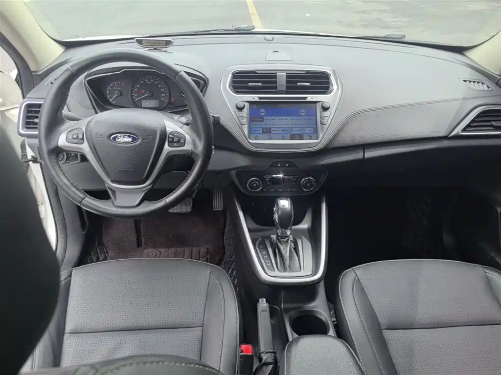 Ford Escort 2017 — фото 10