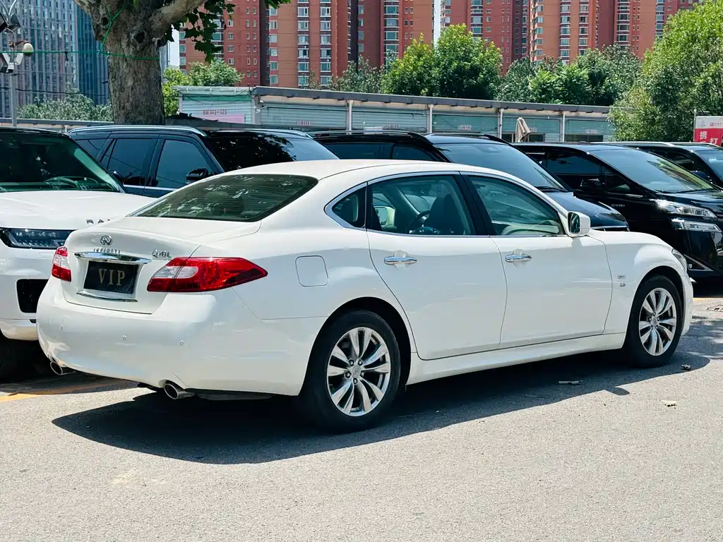 Infiniti Q70 2015 — фото 4