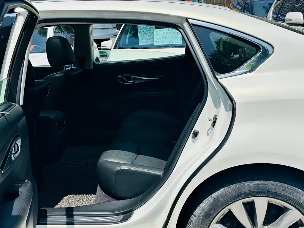 Infiniti Q70 2015 — фото 9