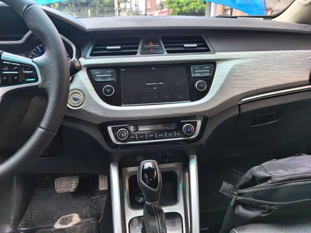 Geely Vision X3 2018 — фото 13