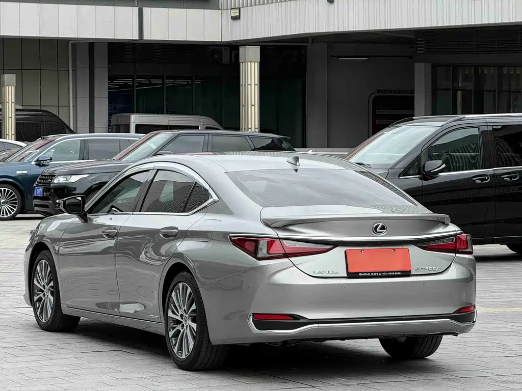 Lexus ES 2021 — фото 10