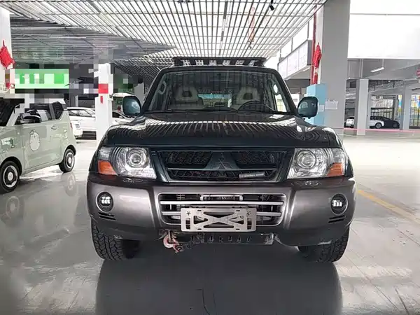 Mitsubishi Pajero 2015