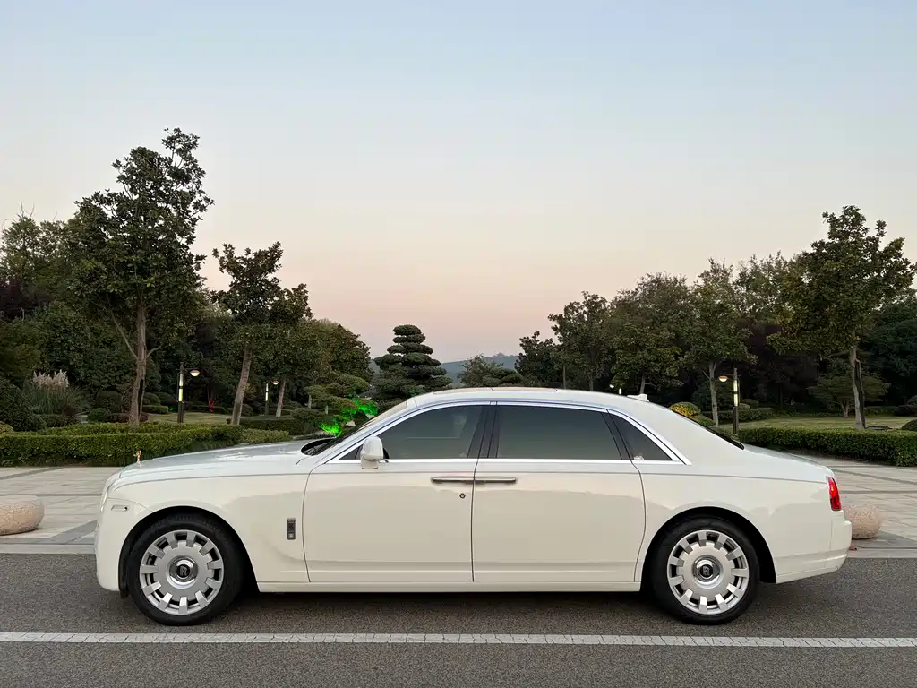 Rolls-Royce Ghost 2016 — фото 6