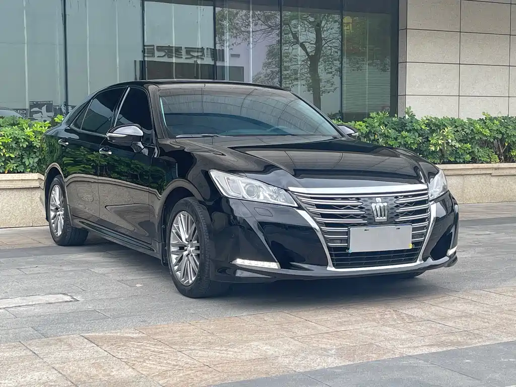 Toyota Crown 2018 — фото 2