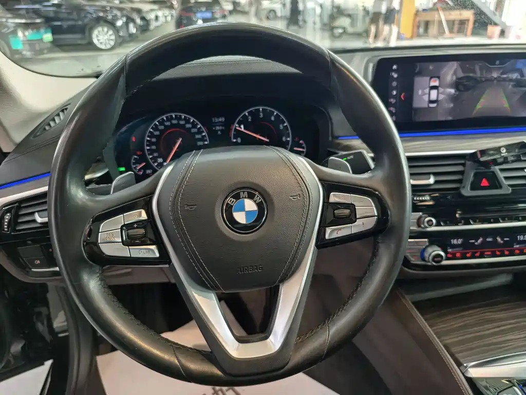 BMW 5 Series 2019 — фото 5