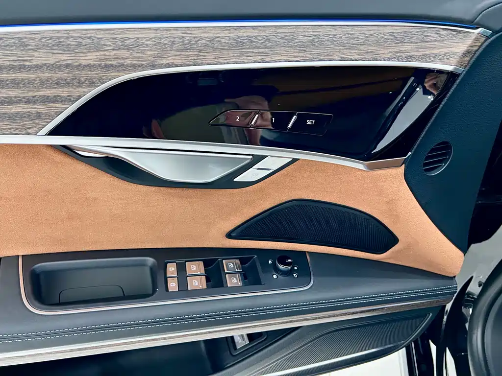 Audi A8 2025 — фото 26