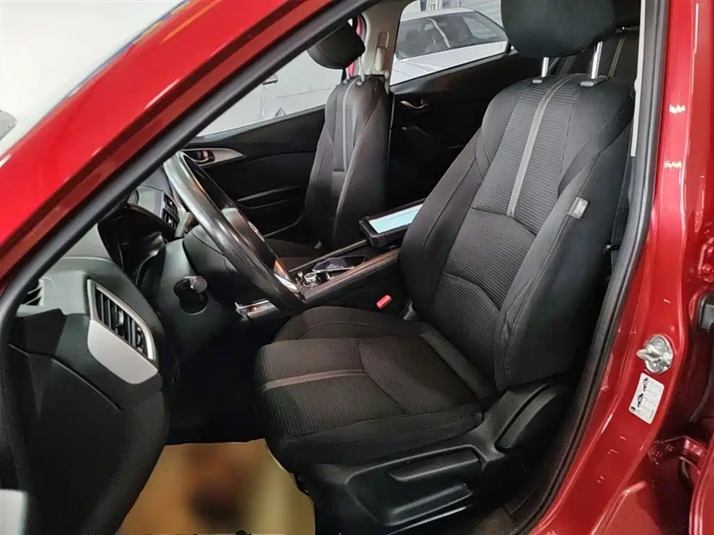Mazda 3 Axela 2017 — фото 15