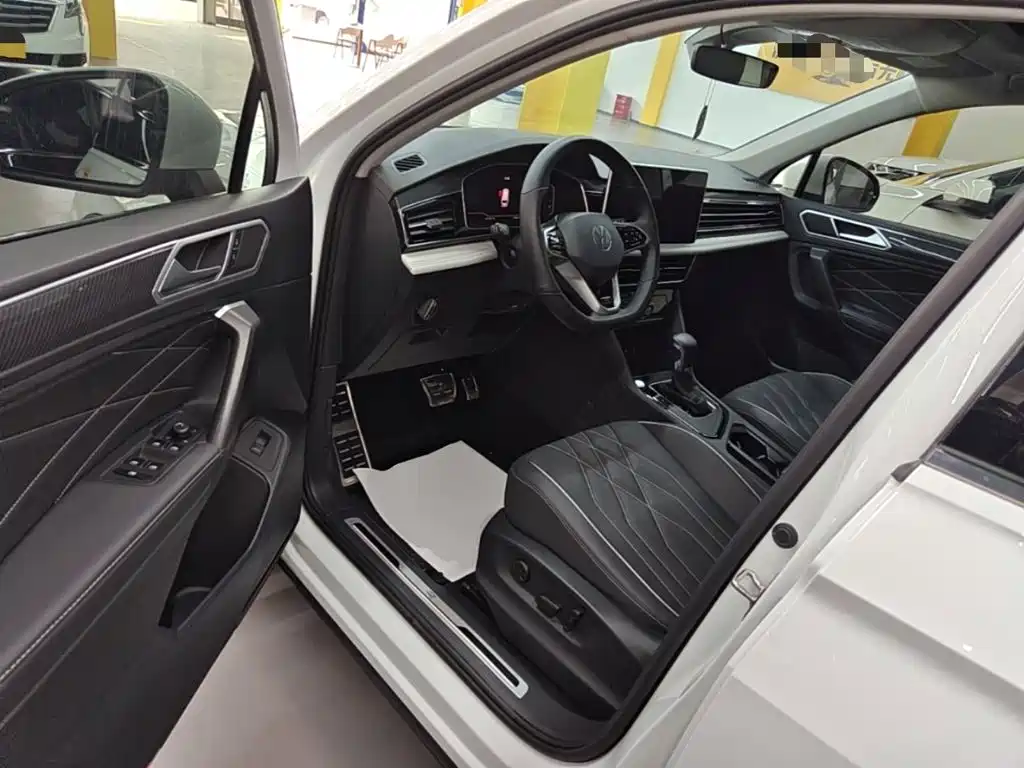 Volkswagen Tiguan L 2023 — фото 16