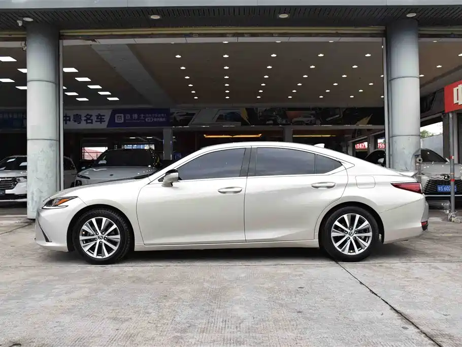 Lexus ES 2019 — фото 4