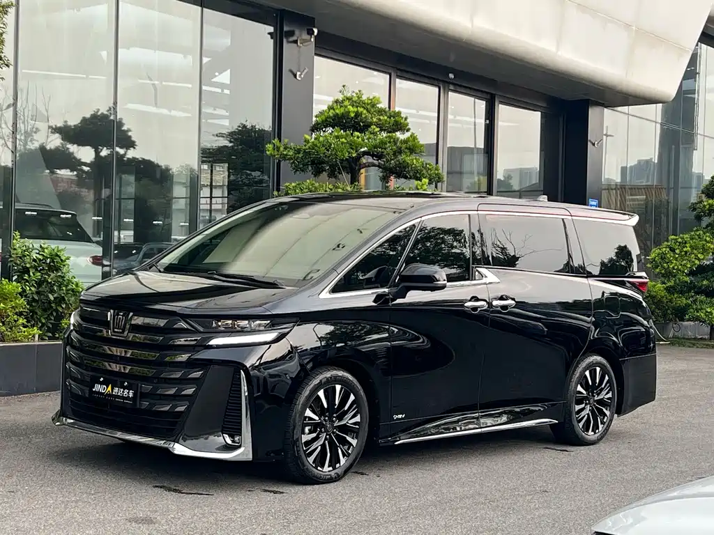 Toyota Vellfire 2024 — фото 1
