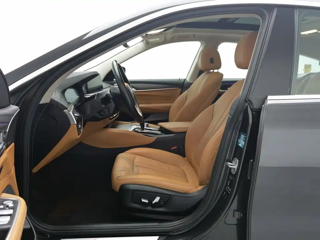 BMW 6 Series GT 2019 — фото 10