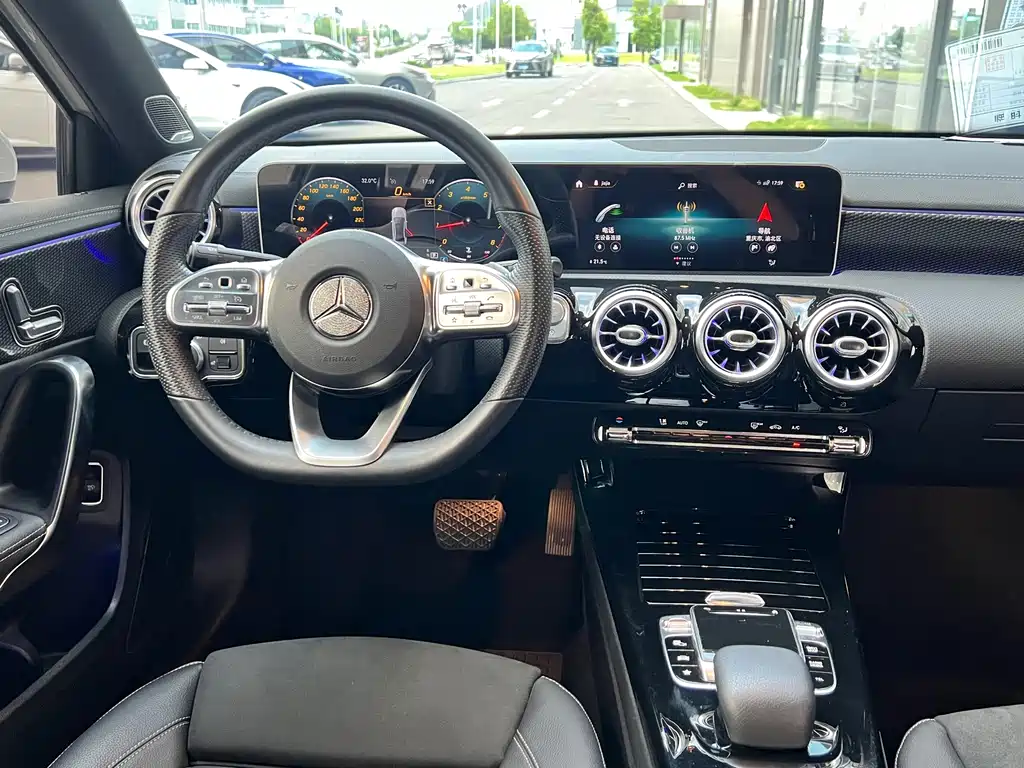 Mercedes-Benz A-Class 2019 — фото 12