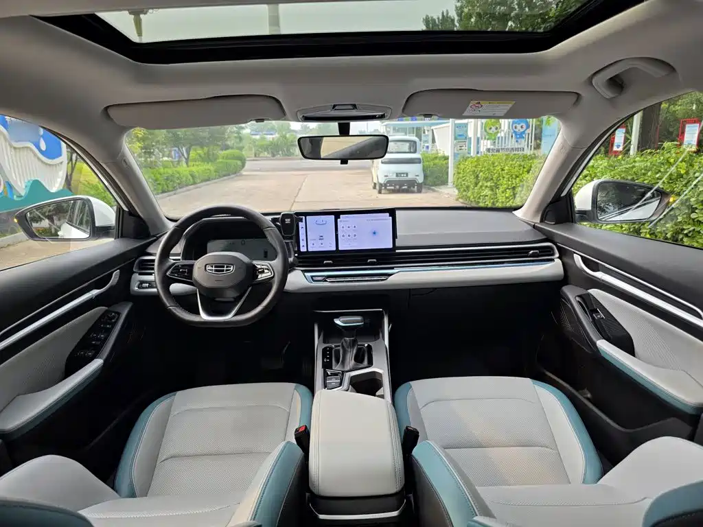 Geely Emgrand 2024