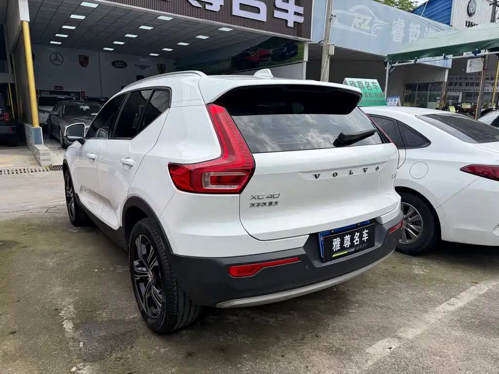 Volvo XC40 2021 — фото 9