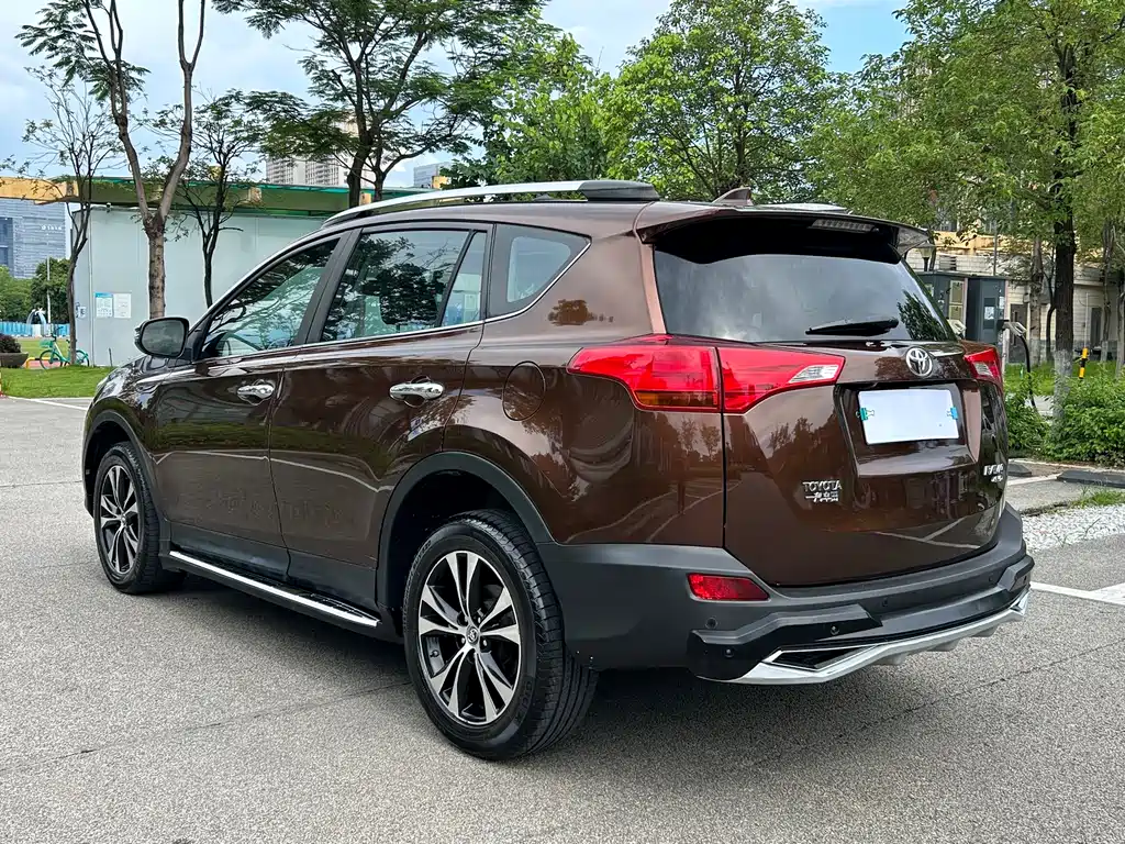 Toyota RAV4 2015 — фото 27