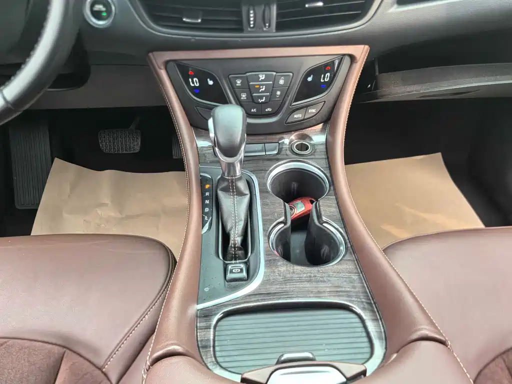 Buick Envision Plus 2017 — фото 10