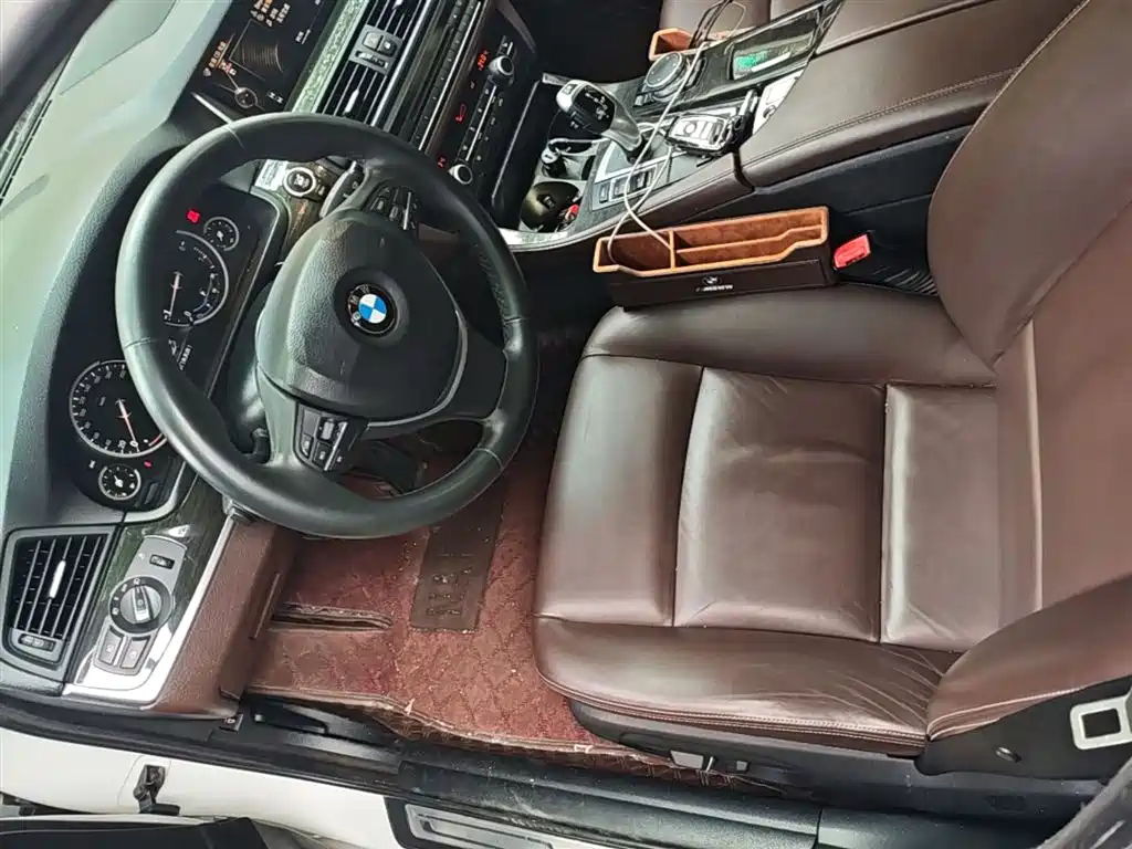 BMW 5 Series 2017 — фото 16