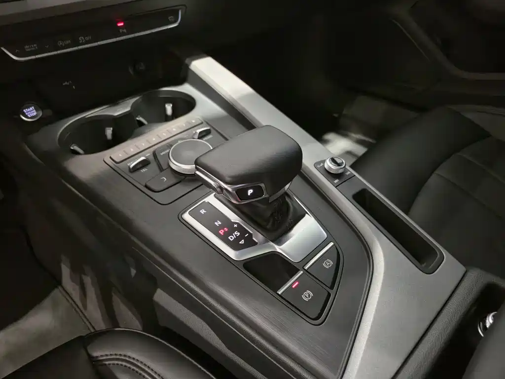 Audi A4L 2019 — фото 13