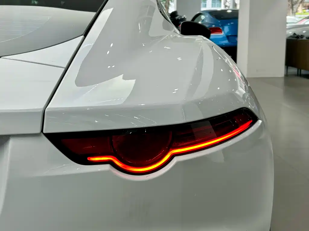 Jaguar F-TYPE 2018 — фото 12