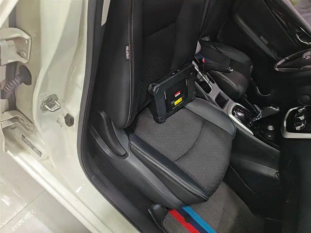Nissan Tiida 2017 — фото 25