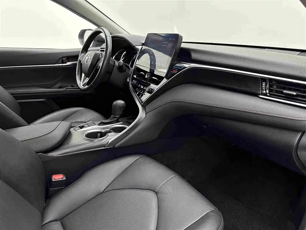 Toyota Camry 2024 — фото 16