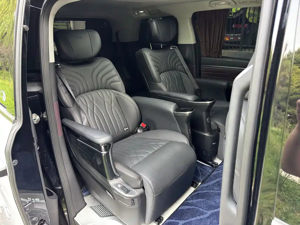GAC Motor Trumpchi M8 2025 — фото 3
