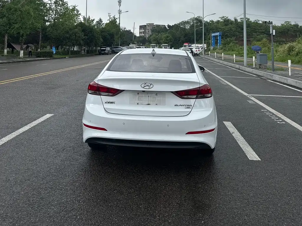 Hyundai Elantra 2019