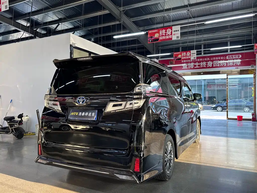 Toyota Vellfire 2023 — фото 7