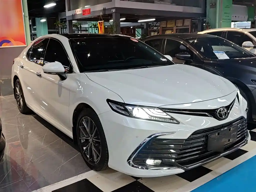 Toyota Camry 2022 — фото 4