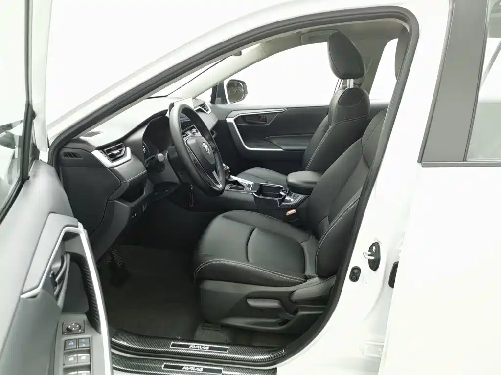 Toyota RAV4 2024 — фото 10