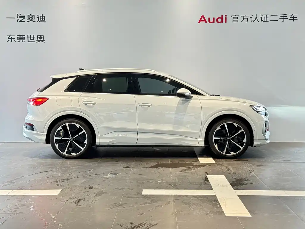Audi Q4 e-tron 2023 — фото 3