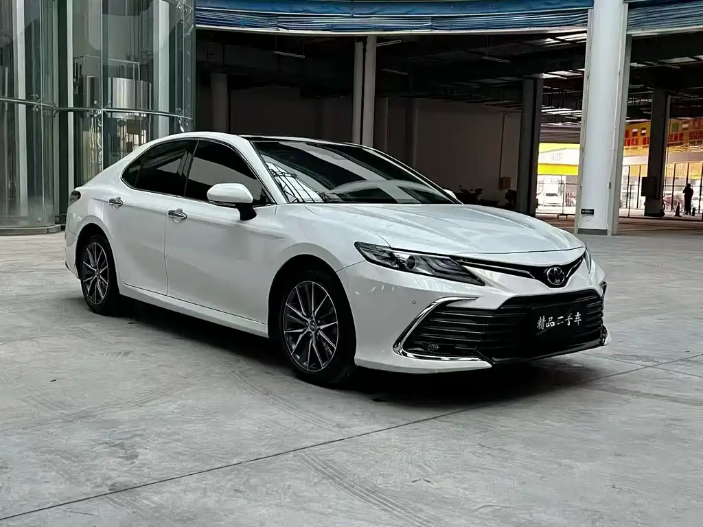Toyota Camry 2022 — фото 3