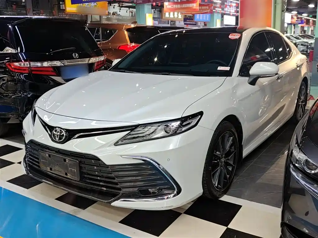 Toyota Camry 2022 — фото 2