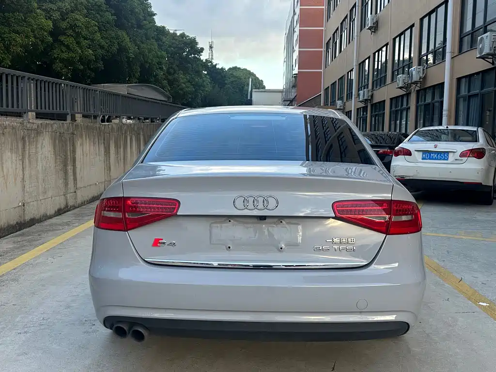 Audi A4L 2015 — фото 11