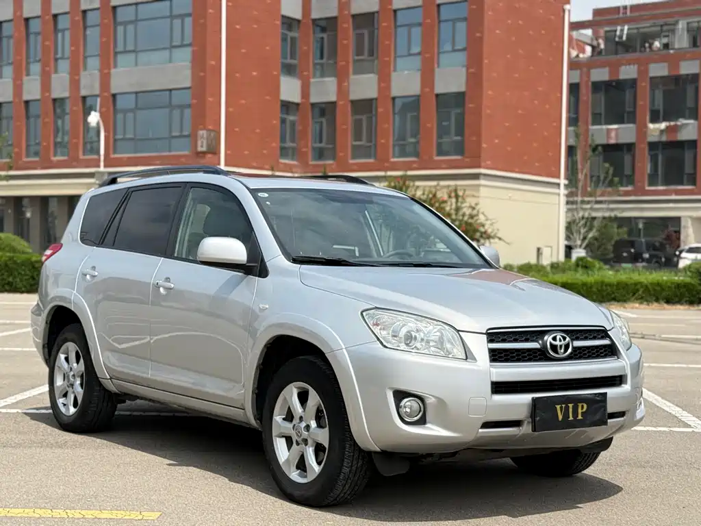 Toyota RAV4 2010 — фото 3