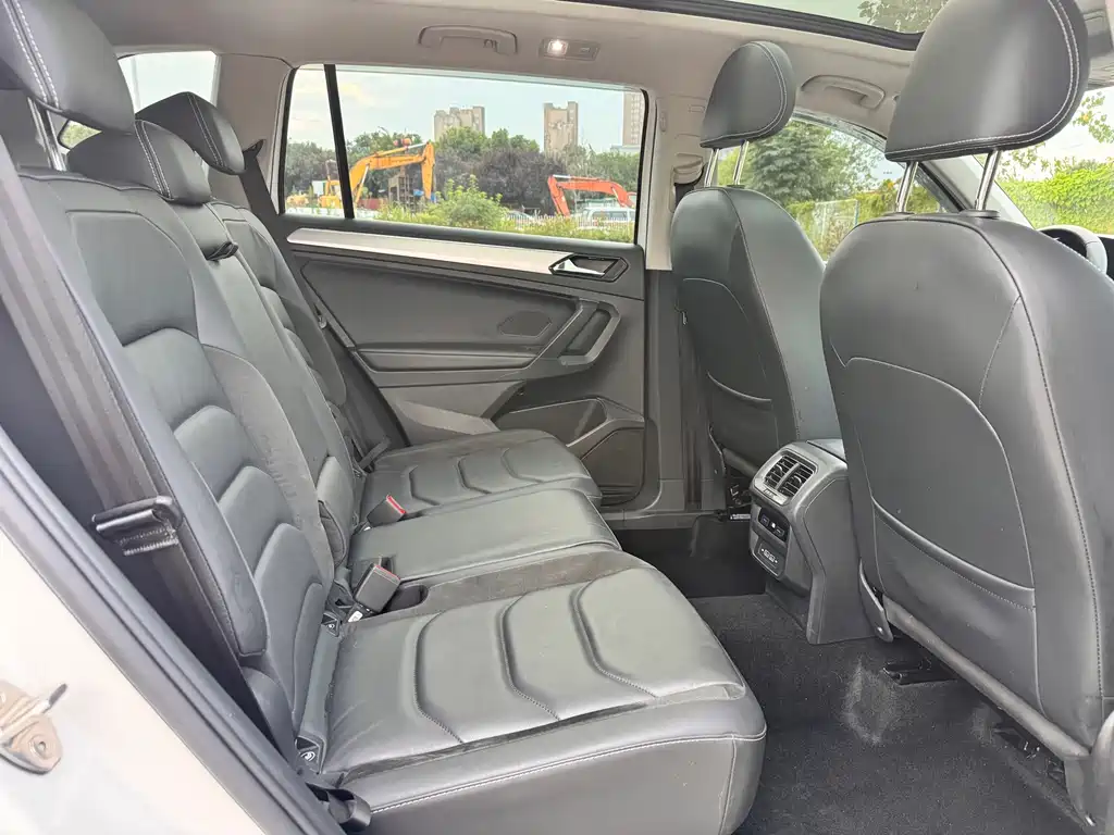 Volkswagen Tiguan L 2020 — фото 14