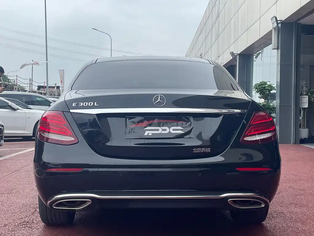 Mercedes-Benz E-Class 2019 — фото 13