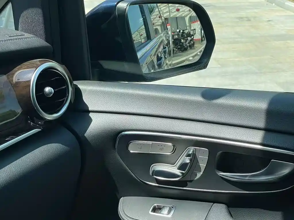 Mercedes-Benz V-Class 2017 — фото 14