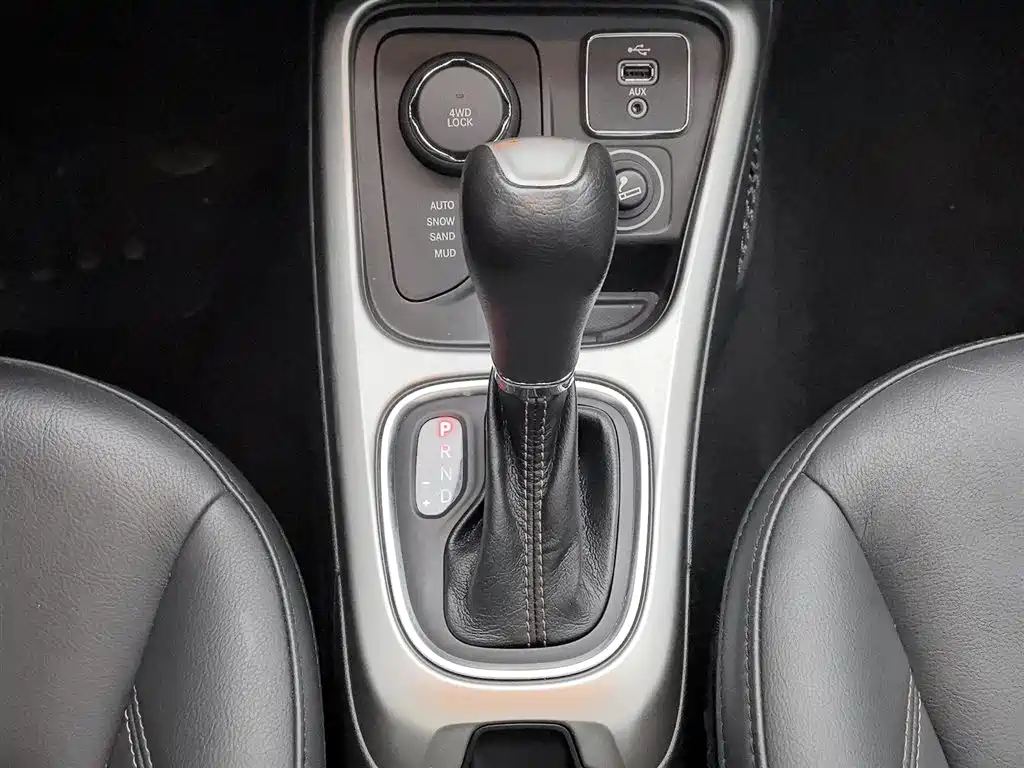 Jeep Compass 2018 — фото 13