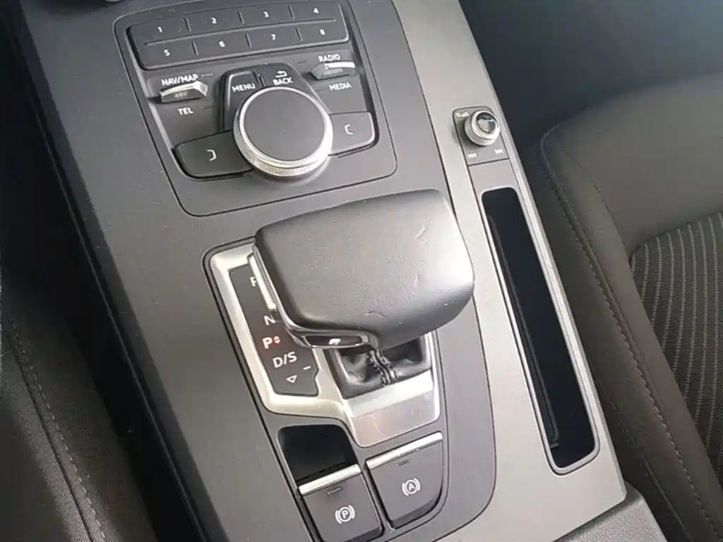 Audi Q5L 2019 — фото 14