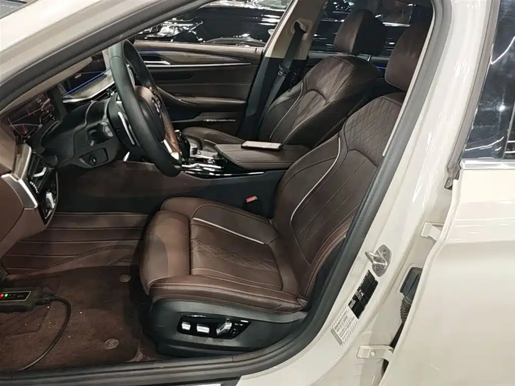 BMW 5 Series 2021 — фото 15