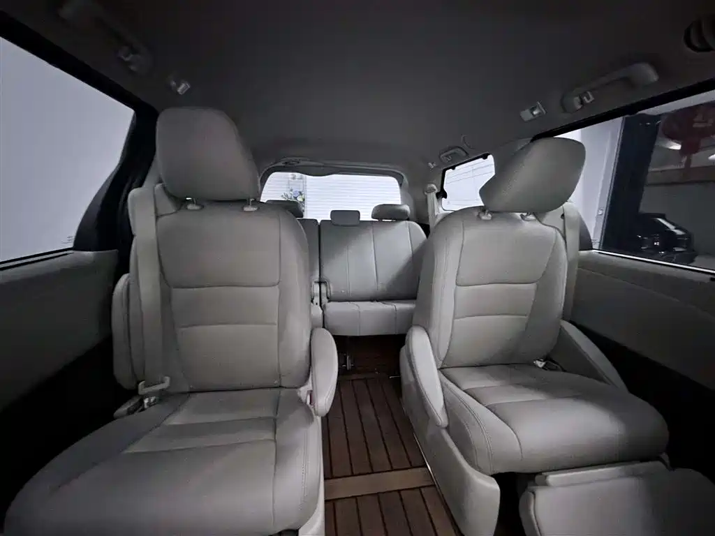 Toyota Sienna 2020 — фото 26