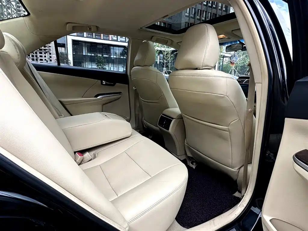 Toyota Camry 2015 — фото 8
