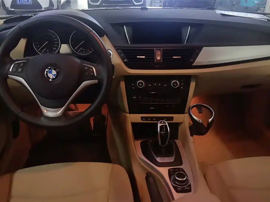 BMW X1 2015 — фото 12
