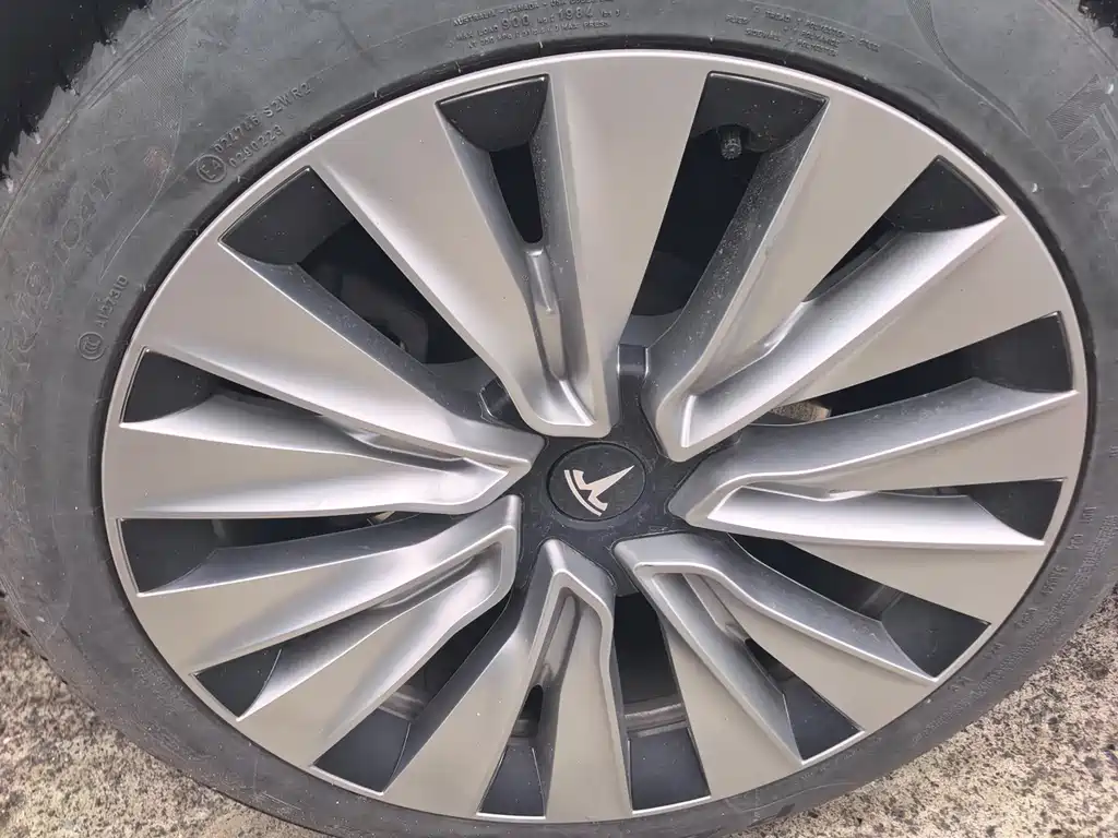 Tesla Model Y 2023 — фото 9