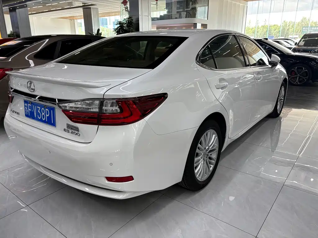 Lexus ES 2017 — фото 4