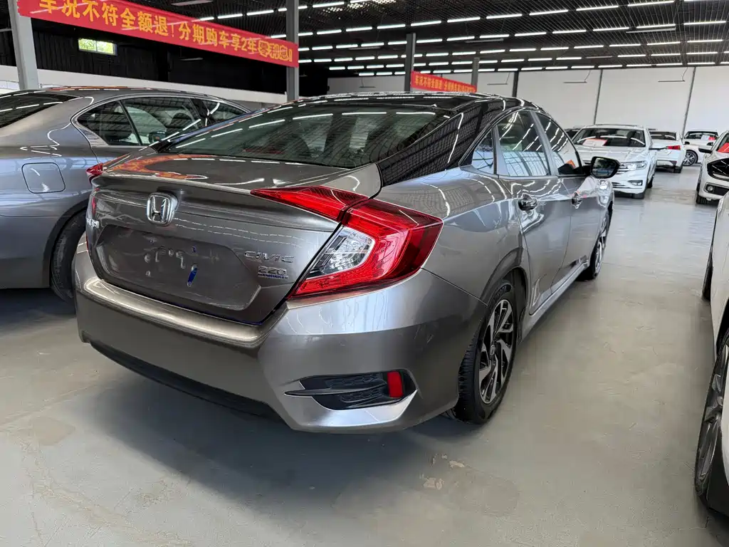 Honda Civic 2019 — фото 17