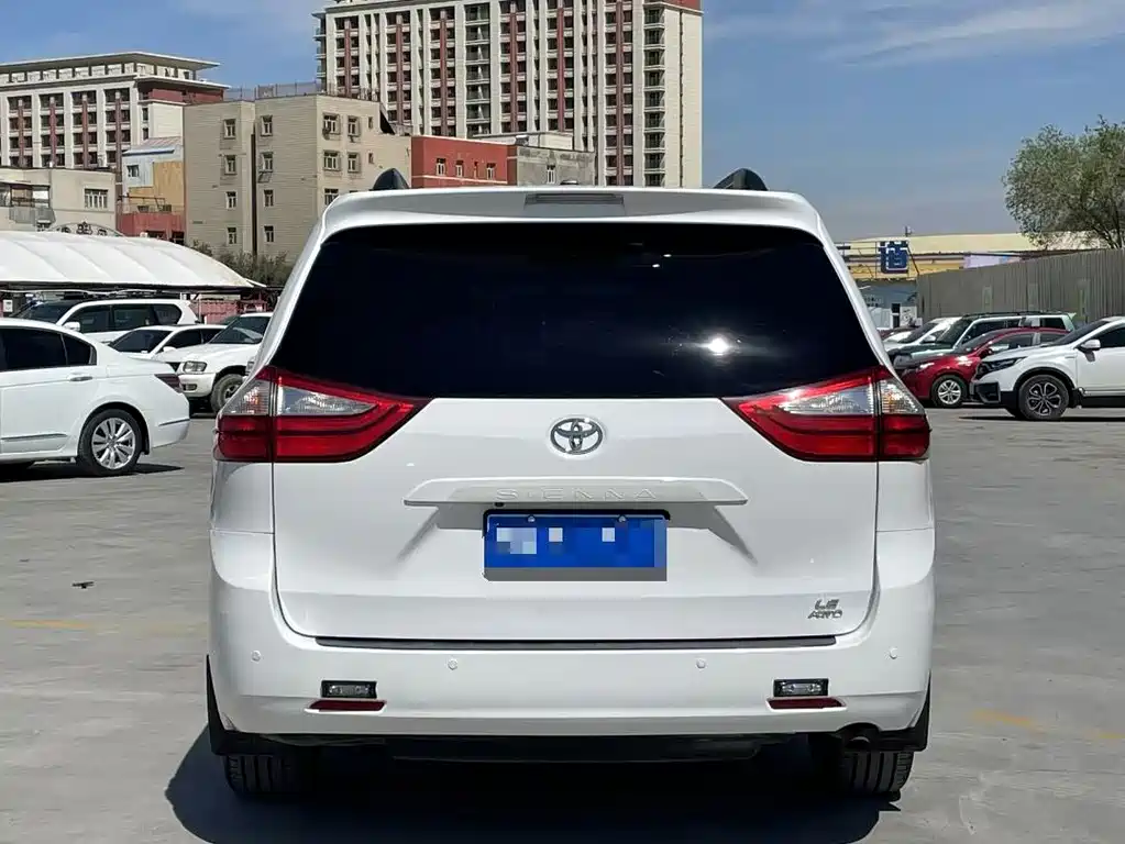 Toyota Sienna 2018 — фото 5
