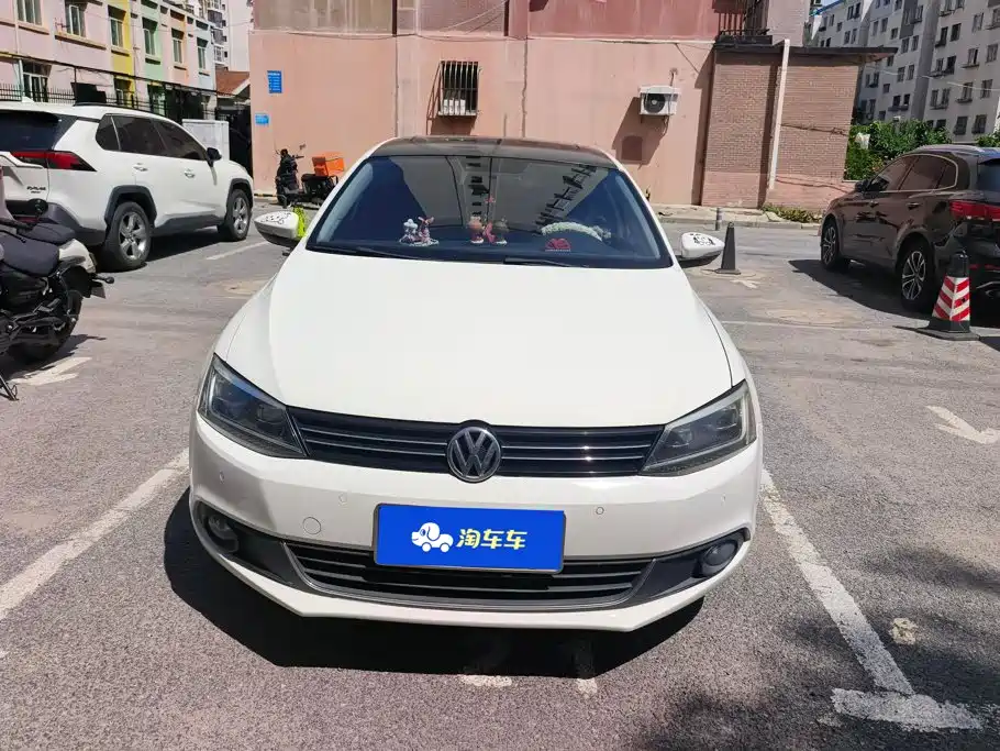Volkswagen Sagitar 2015